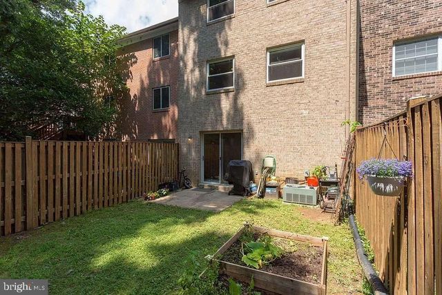 5861 KARA PL, Burke, VA 22015