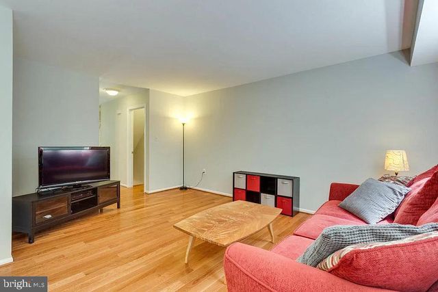 5861 KARA PL, Burke, VA 22015