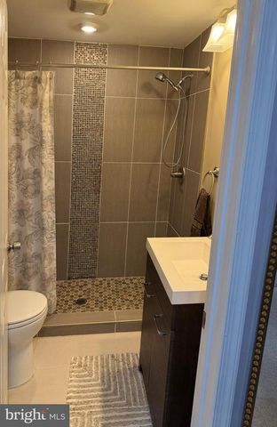 5861 KARA PL, Burke, VA 22015