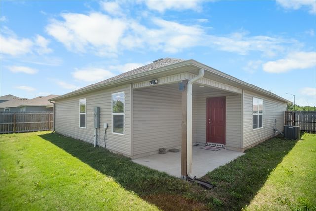 829 S Katlyn Drive, Siloam Springs, AR 72761