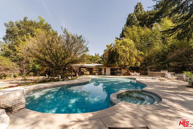 3493 Valley Meadow Road, Sherman Oaks, CA 91403