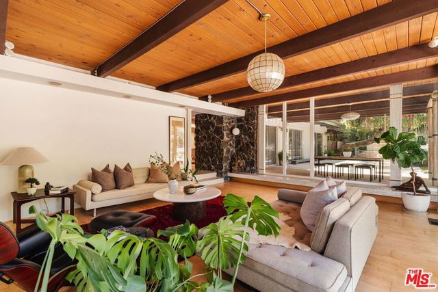 3493 Valley Meadow Road, Sherman Oaks, CA 91403