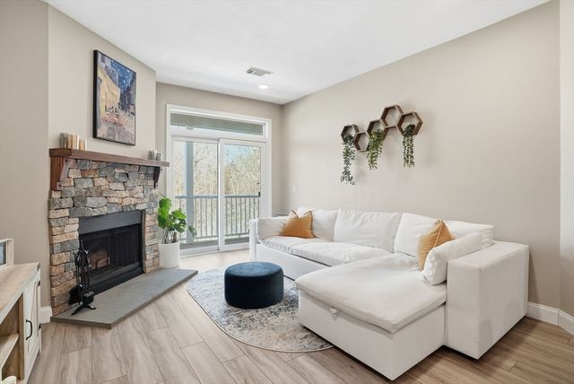 55 Bradford Commons Ln 55, Braintree, MA 02184