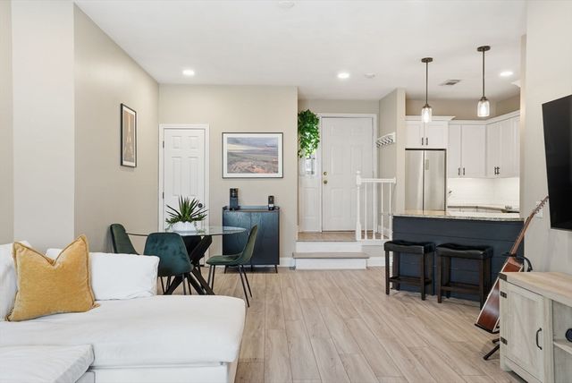 55 Bradford Commons Ln 55, Braintree, MA 02184