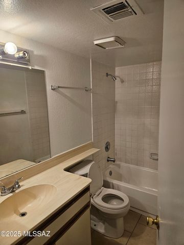 1674 W Park Wood Lane, Tucson, AZ 85746