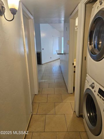 1674 W Park Wood Lane, Tucson, AZ 85746