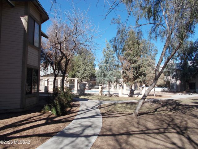 1674 W Park Wood Lane, Tucson, AZ 85746