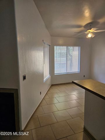 1674 W Park Wood Lane, Tucson, AZ 85746