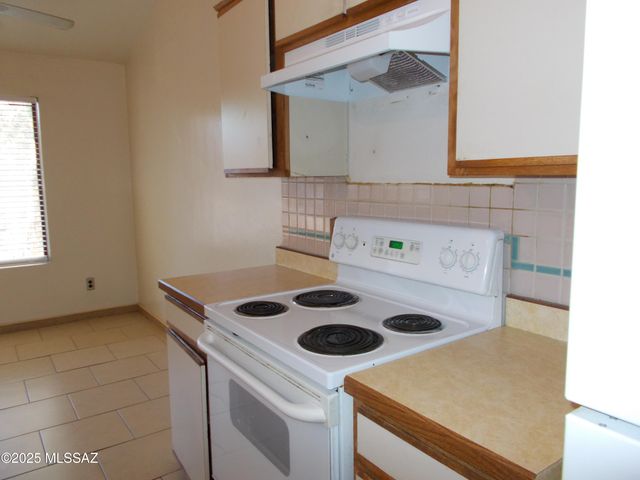 1674 W Park Wood Lane, Tucson, AZ 85746