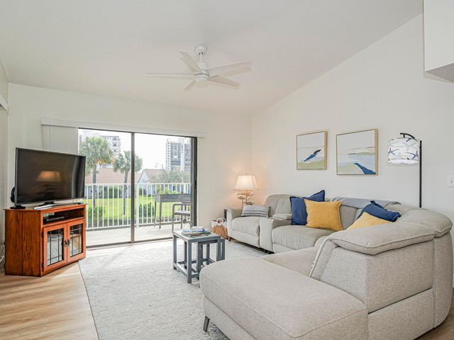 3206 S Lakeview Circle 1206, Hutchinson Island, FL 34949