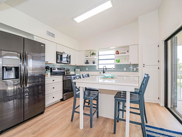 3206 S Lakeview Circle 1206, Hutchinson Island, FL 34949