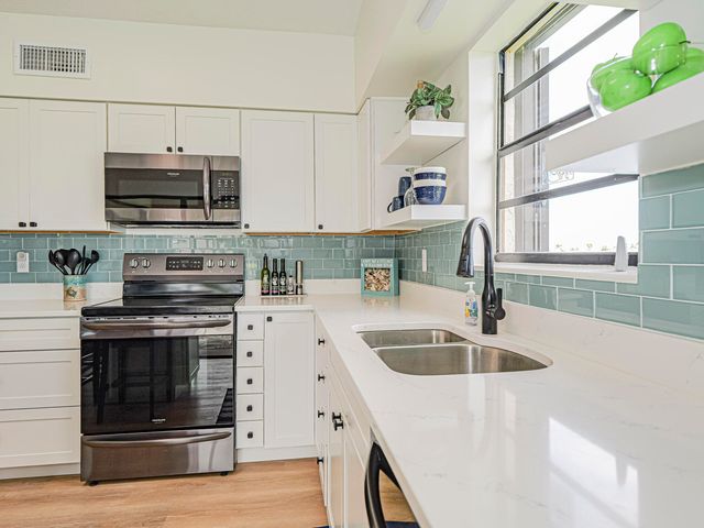 3206 S Lakeview Circle 1206, Hutchinson Island, FL 34949