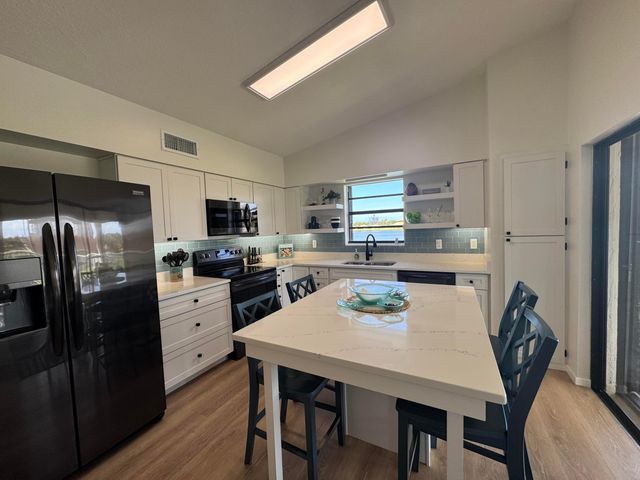 3206 S Lakeview Circle 1206, Hutchinson Island, FL 34949