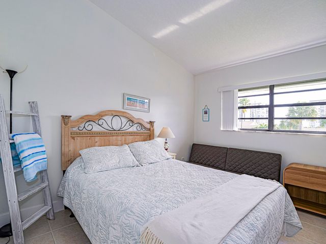 3206 S Lakeview Circle 1206, Hutchinson Island, FL 34949