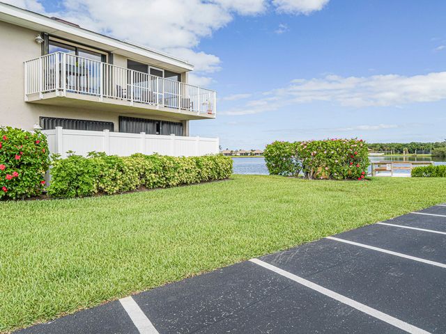 3206 S Lakeview Circle 1206, Hutchinson Island, FL 34949