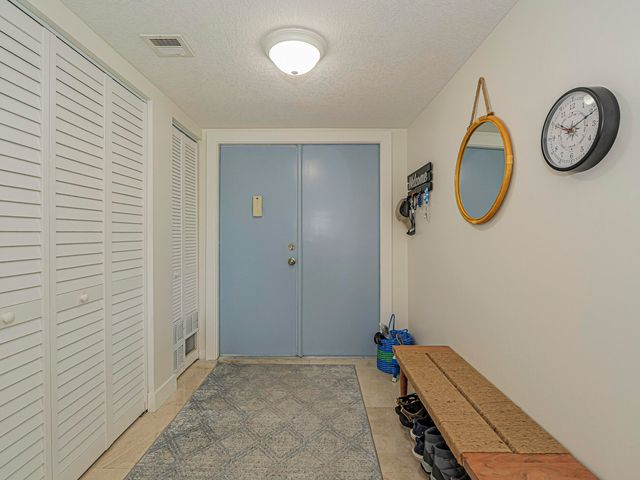 3206 S Lakeview Circle 1206, Hutchinson Island, FL 34949