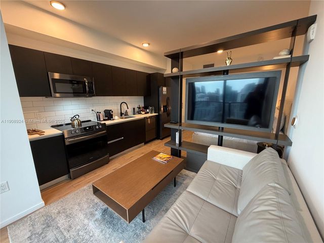 398 NE 5th St 4516, Miami, FL 33132