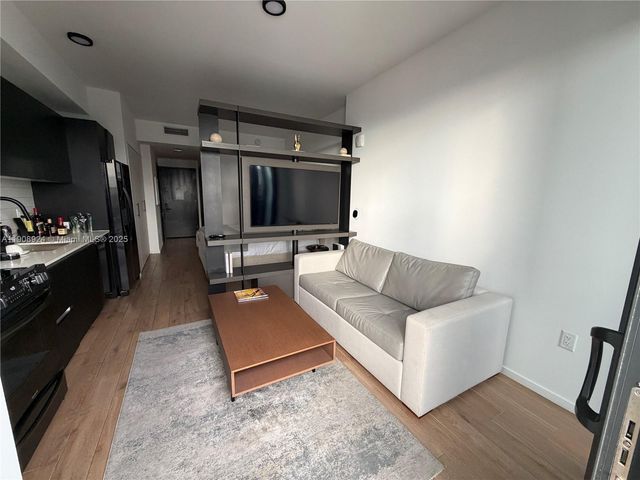 398 NE 5th St 4516, Miami, FL 33132