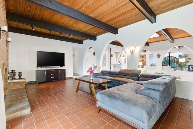 5101 N Pleasant Avenue, Fresno, CA 93711