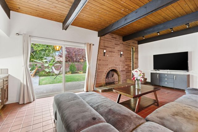 5101 N Pleasant Avenue, Fresno, CA 93711