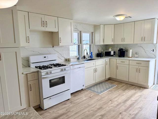 87 Captains Court, Brick, NJ 08723