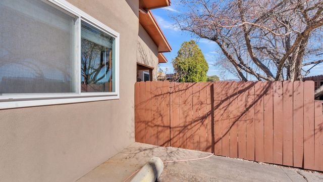 2913 Calle De Oriente, Santa Fe, NM 87507