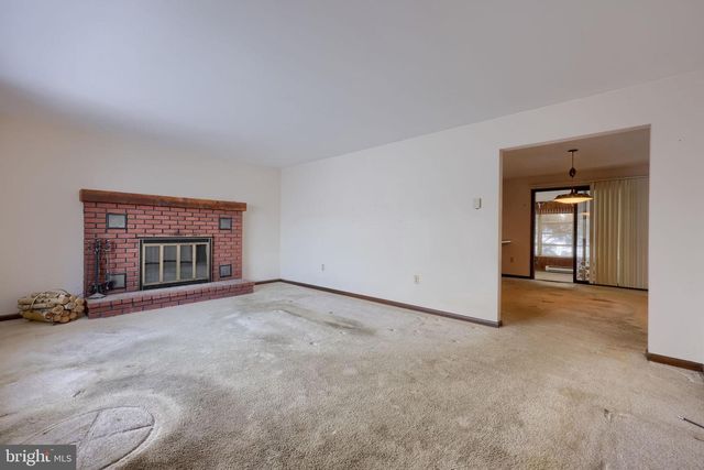 404 WINDY TOR RD, Leola, PA 17540