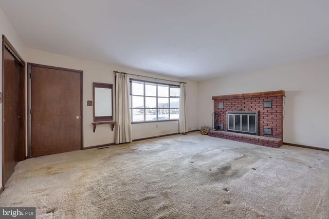 404 WINDY TOR RD, Leola, PA 17540