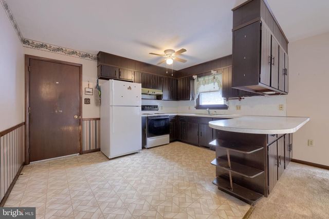 404 WINDY TOR RD, Leola, PA 17540