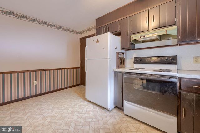 404 WINDY TOR RD, Leola, PA 17540