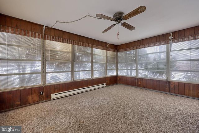 404 WINDY TOR RD, Leola, PA 17540