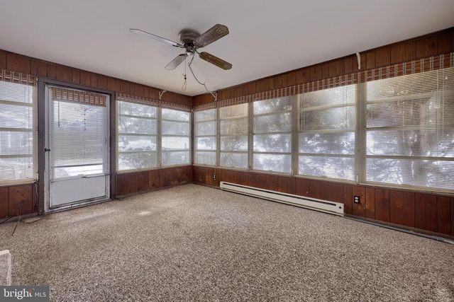 404 WINDY TOR RD, Leola, PA 17540