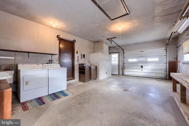 404 WINDY TOR RD, Leola, PA 17540