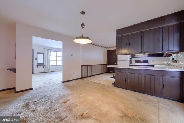 404 WINDY TOR RD, Leola, PA 17540