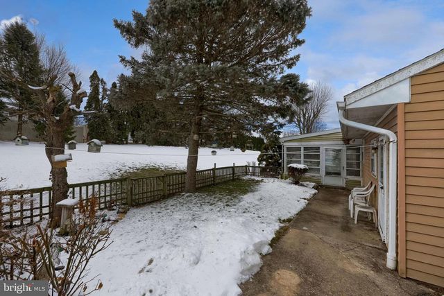 404 WINDY TOR RD, Leola, PA 17540