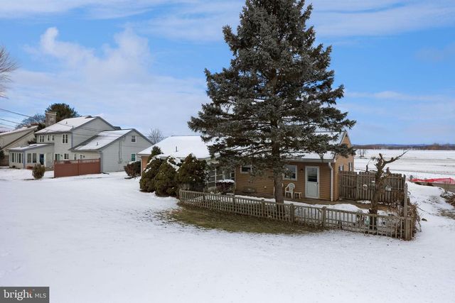 404 WINDY TOR RD, Leola, PA 17540