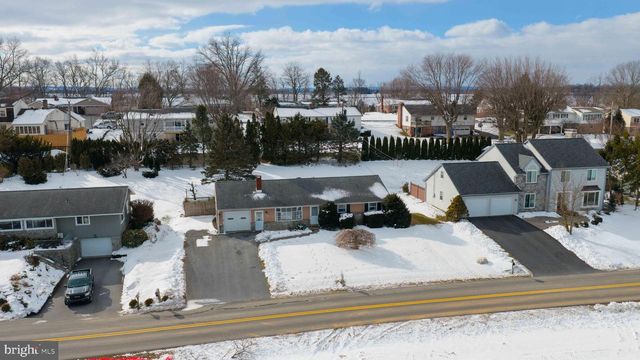 404 WINDY TOR RD, Leola, PA 17540