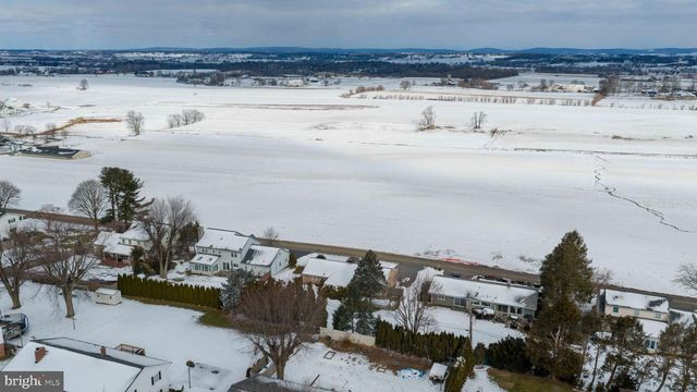 404 WINDY TOR RD, Leola, PA 17540