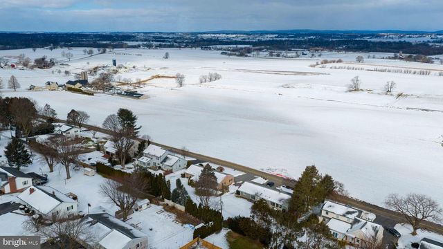 404 WINDY TOR RD, Leola, PA 17540