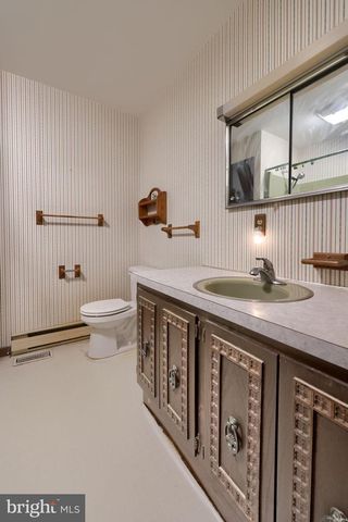 404 WINDY TOR RD, Leola, PA 17540