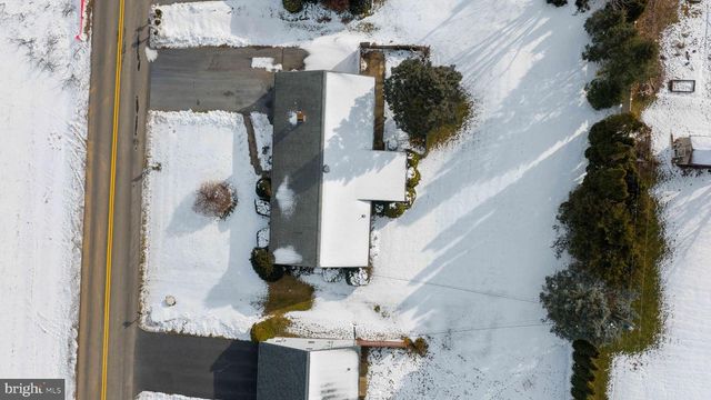 404 WINDY TOR RD, Leola, PA 17540