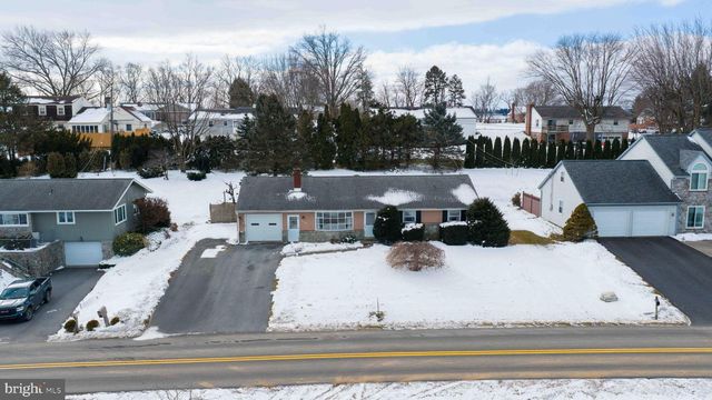 404 WINDY TOR RD, Leola, PA 17540