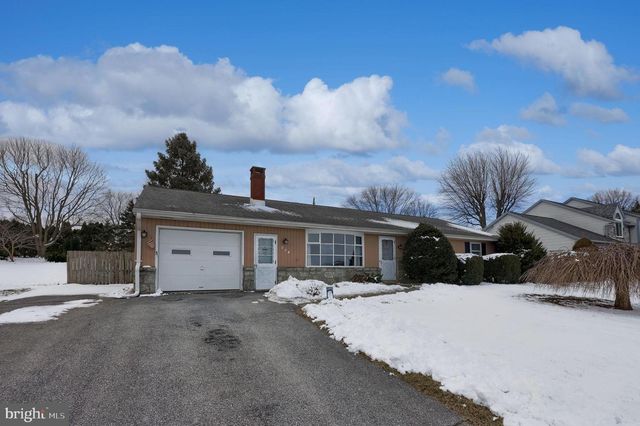 404 WINDY TOR RD, Leola, PA 17540