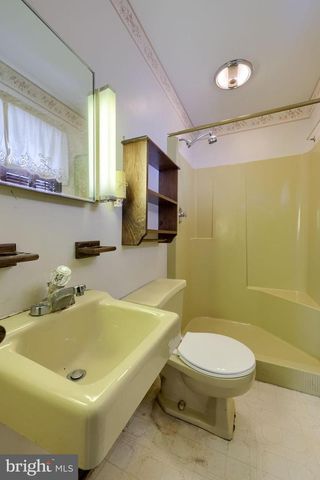 404 WINDY TOR RD, Leola, PA 17540