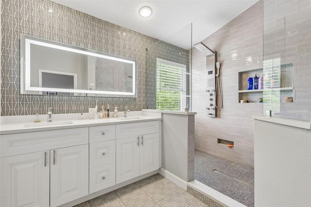 11612 WINDSORTON WAY, Tampa, FL 33626