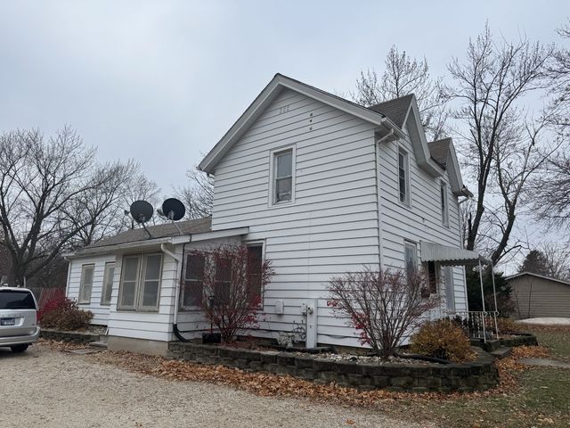 737 E Grant Highway, Marengo, IL 60152