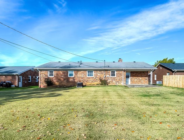 136 Pin Oak Drive, Lancaster, KY 40444