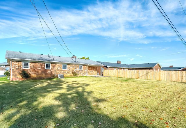 136 Pin Oak Drive, Lancaster, KY 40444