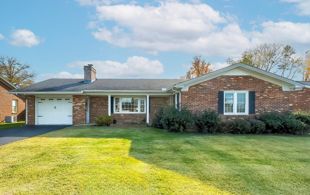 136 Pin Oak Drive, Lancaster, KY 40444