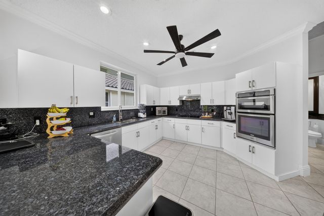 7690 La Corniche Circle, Boca Raton, FL 33433